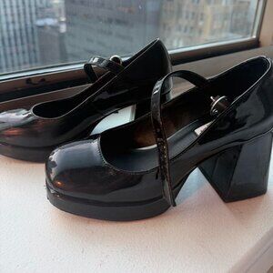 Steve Madden Women's Black Courts